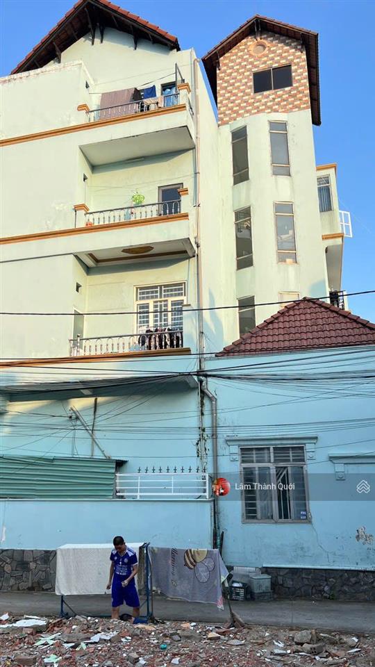 Bán nhà 42/3 lã xuân oai, 12x26, 3 lầu, có thang máy, 3 mặt tiền, đang cho thuê 100tr/t, 26 tỷ