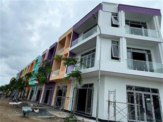 Bán căn góc 1 trệt 2 lầu đường nguyễn huệ trung tâm thành phố ngã bảy  0933 443 ***