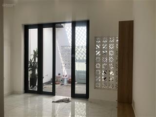 Nhà mới đường xe hơi tận cửa đối diện cổng vạn phúc, 3,95 tỷ, 70 m2