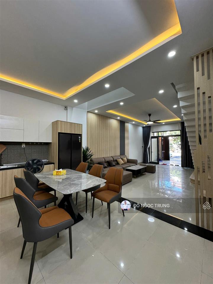 Nhà đẹp 2 tầng ngay khu biển mỹ khê, đường 10.5m dương thị xuân quý, khu sầm uất, vào ở ngay