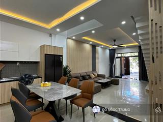 Nhà đẹp 2 tầng ngay khu biển mỹ khê, đường 10.5m dương thị xuân quý, khu sầm uất, vào ở ngay