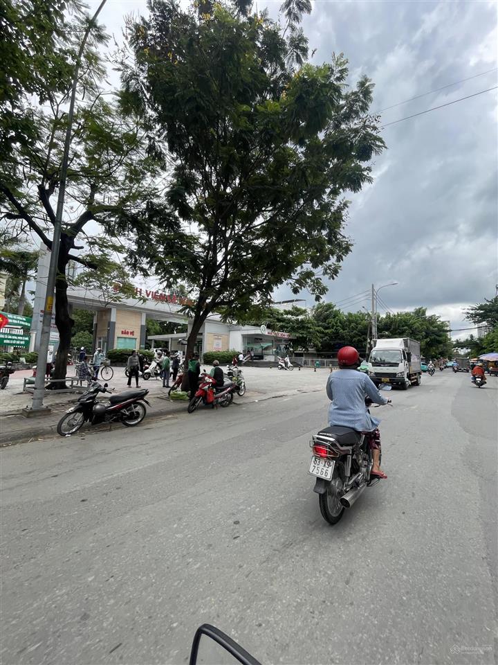 Bán 1 lô đất có sẵn 2 căn nhà đang cho thuê 149m2 giá 10.5 tỷ 0902 454 *** giá tốt quá