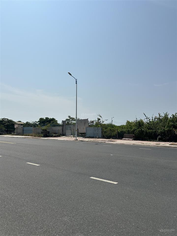 Lô đất đường phạm văn đồng vĩnh hoà nha trang. xây dựng được 16 tầng  giá 72 triệu/m2