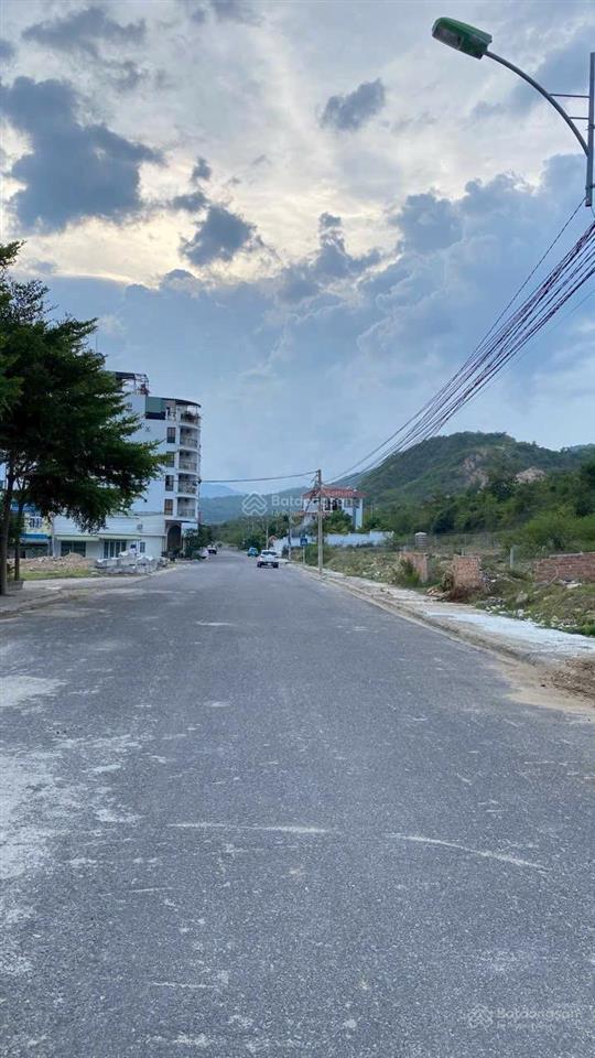 Bán đất biệt thự đẹp đường triệu quang phục, vĩnh hoà, nha trang 300m2 ngang 15m giá 14,7 tỷ