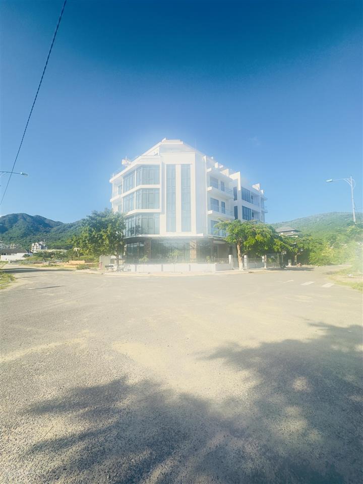 Bán lô biệt thự đường xuân thuỷ, kđt vĩnh hoà, nha trang  303,4m2 ngang 10m  giá chỉ 59 triệu/m2