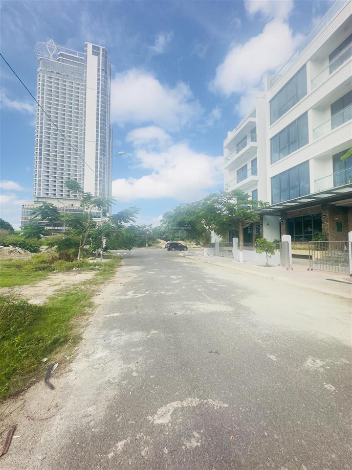 Bán lô biệt thự đường xuân thuỷ, kđt vĩnh hoà, nha trang  303,4m2 ngang 10m  giá chỉ 59 triệu/m2