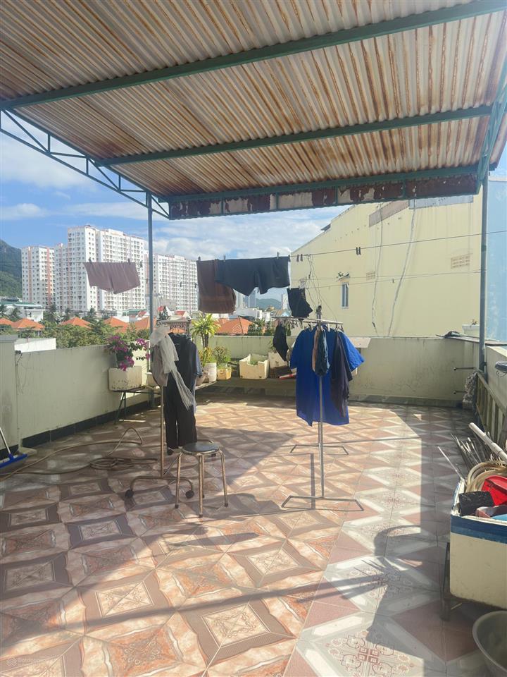 Nhà 2 tầng đường 10m, vĩnh hải, đối diện sos, cách 2/4 chỉ 30m  110m2 ngang 5m  giá 7,15 tỷ