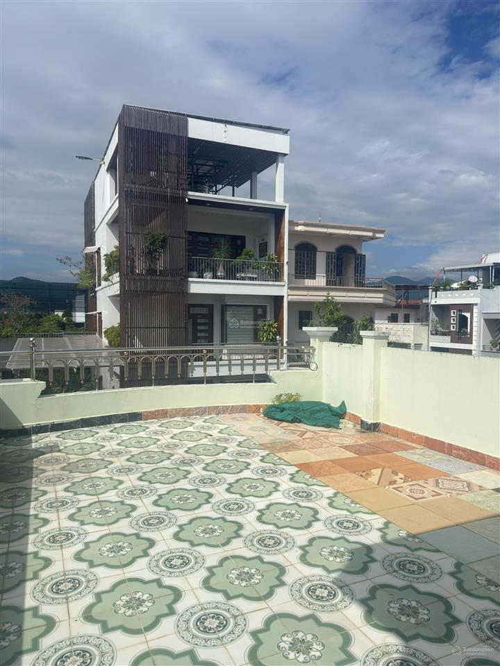 Nhà 2 tầng đường 10m, vĩnh hải, đối diện sos, cách 2/4 chỉ 30m  110m2 ngang 5m  giá 7,15 tỷ