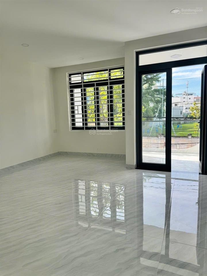 Bán nhà 3 tầng đẹp đường điện biên phủ, phường bắc nha trang  74m2 ngang 5m  giá 11,8 tỷ