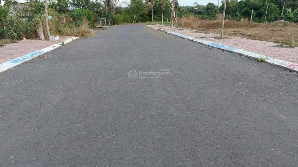 Chính chủ gửi bán đất ngộp ngay cổng chào khu phố 4, p. hắc dịch