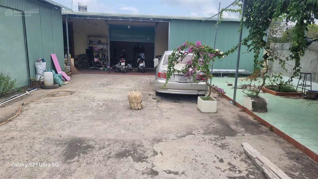 Bán gấp! 1.250m2 có sẵn xưởng, nhà sổ riêng, chỉ 2,2 tỷ