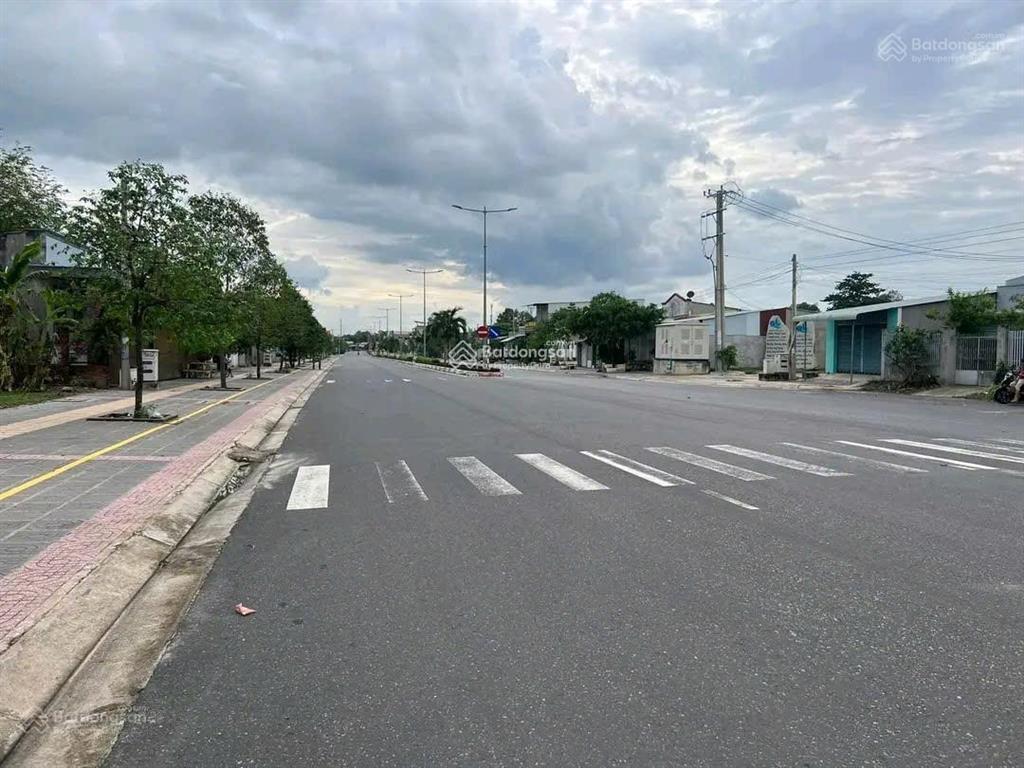 Bán gấp ngộp bank  lô 2 mặt tiền lê thánh tông siêu đẹp, hàng không có lô thứ 2 tại phú mỹ