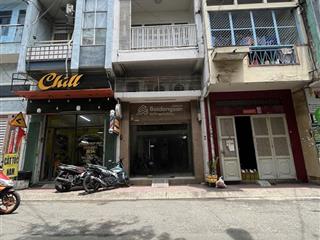 Bán nhà trung tâm quận 11  đường 8m, có vỉa hè.