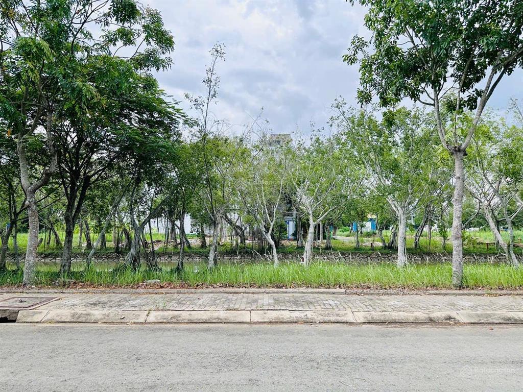 Đất nền biệt thự kdc phú xuân  vạn phát hưng dt 240m2(10x24) giá siêu tốt 52tr/m2, view rạch