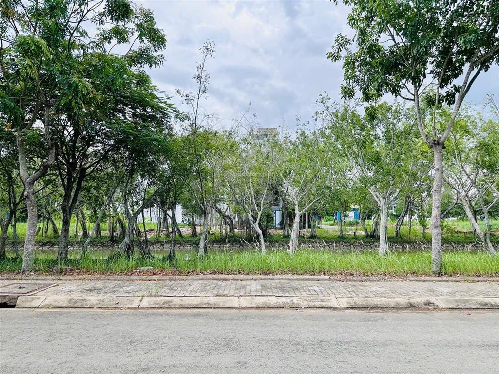 1 lô duy nhất tại kdc phú xuân  vạn phát hưng dt 126m2, giá 52tr/m2, có sổ đỏ cđt 0937 075 ***