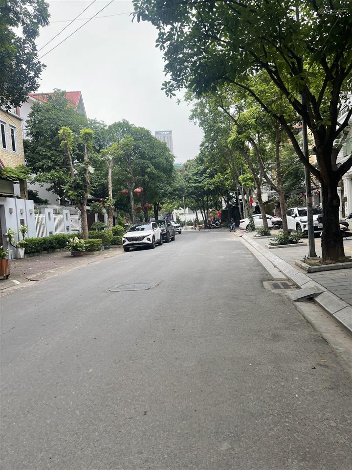 [chủ mót hạ 2 tỷ]trung yen 9  90m2  mt 5.5m  giá 46 tỷ  mặt phố  vào việc nhanh  0982 729 ***