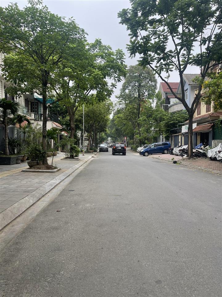 [chủ mót hạ 2 tỷ]trung yen 9  90m2  mt 5.5m  giá 46 tỷ  mặt phố  vào việc nhanh  0982 729 ***