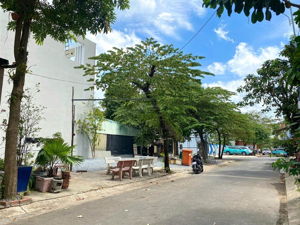 Lô góc đường 16m trục chính kdc nam khang  nguyễn duy trinh, phường long trường