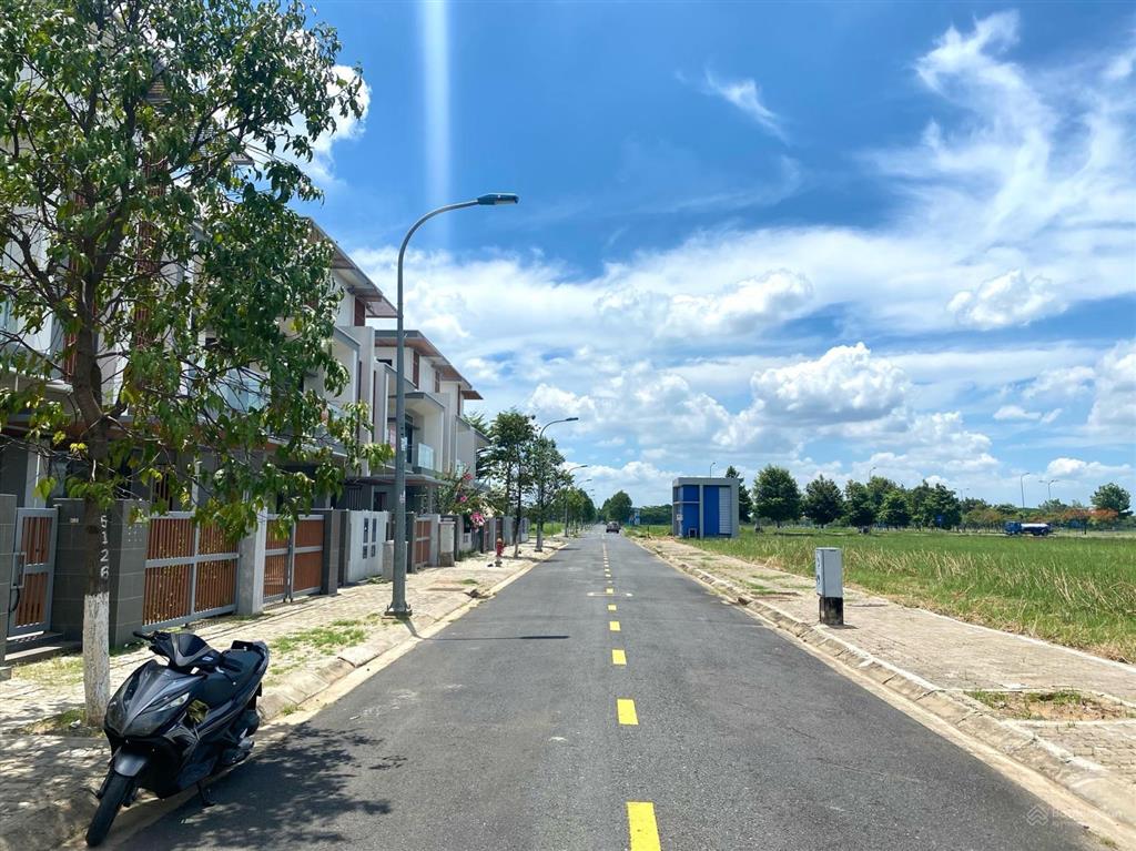 Biệt thự song lập bason hưng phúc kđt đông tăng long (đối diện căn hộ cao tầng)