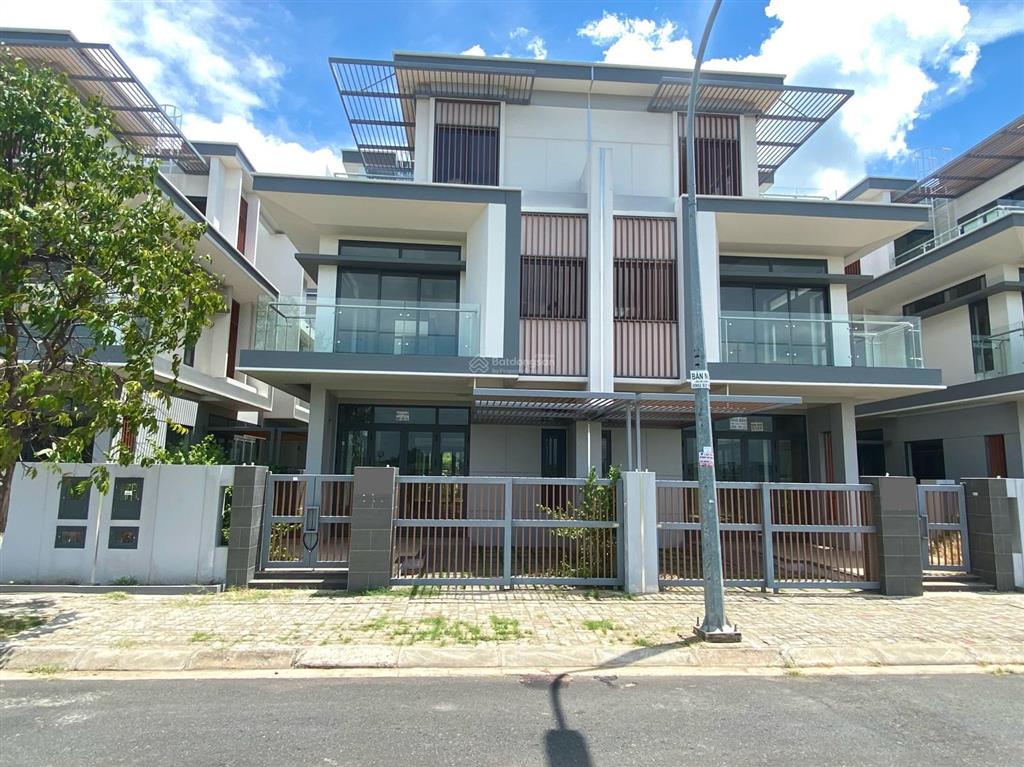 Biệt thự song lập bason hưng phúc kđt đông tăng long (đối diện căn hộ cao tầng)