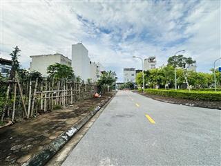 Bán nhà tái định cư giang biên phân lôđg 17m vỉa hè, 63m2 mt 6,3m, 5 tầng thang máy.giá 24,5 tỷctl