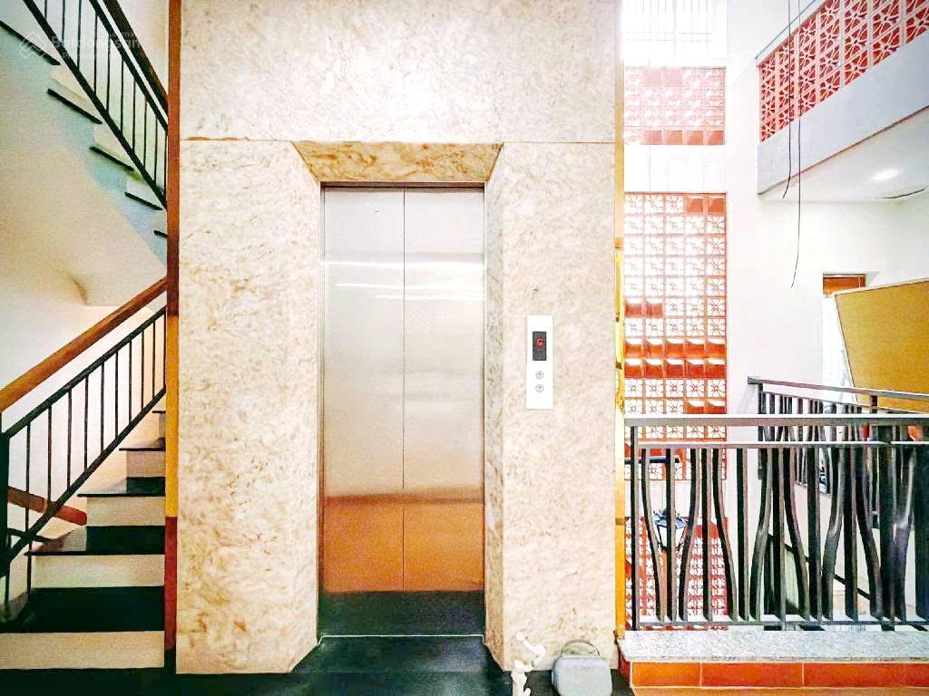 Bán nhà 4 tầng (8x12m) có thang máy  đường nhựa 8m  dương bá trạc p.1 quận 8