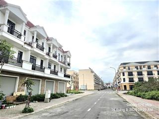 Shophouse chân đế chung cư cả nhà và đất giá chỉ 5,5 tỷ