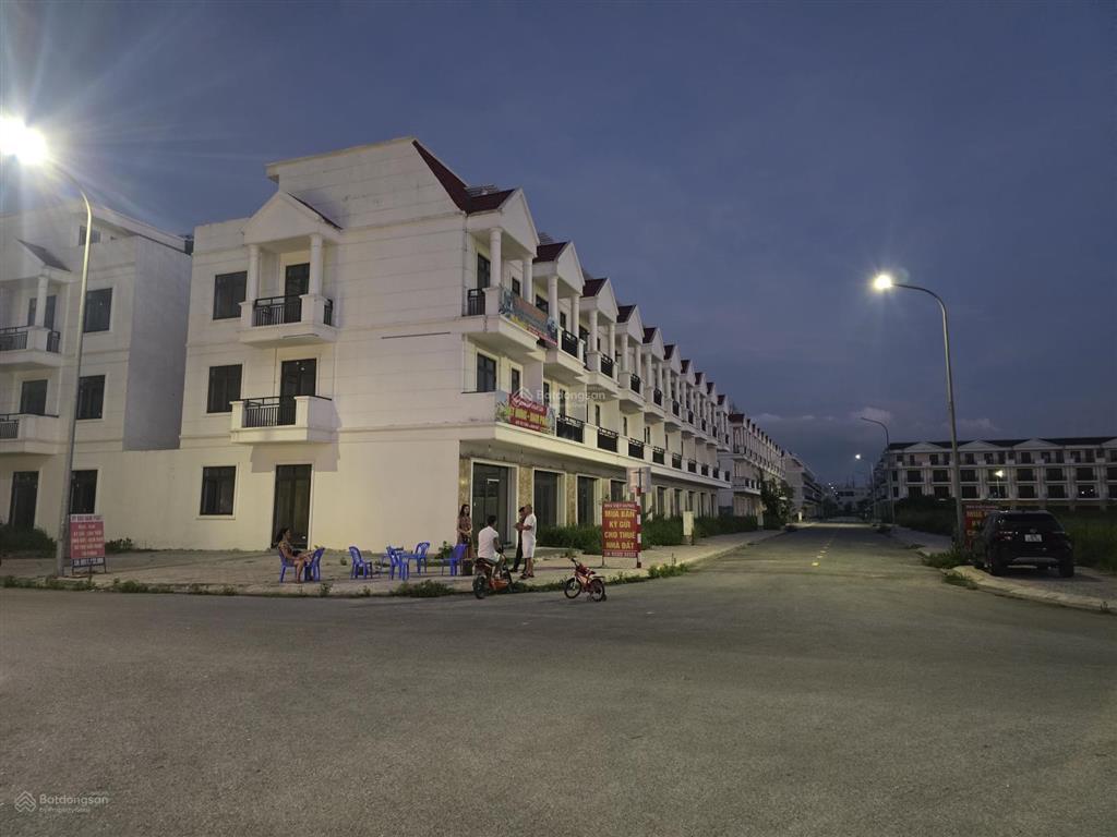 Chính chủ bán căn shophouse mặt 7 tòa chung cư , đường lớn nhất centa diamond sổ hồng lâu dài