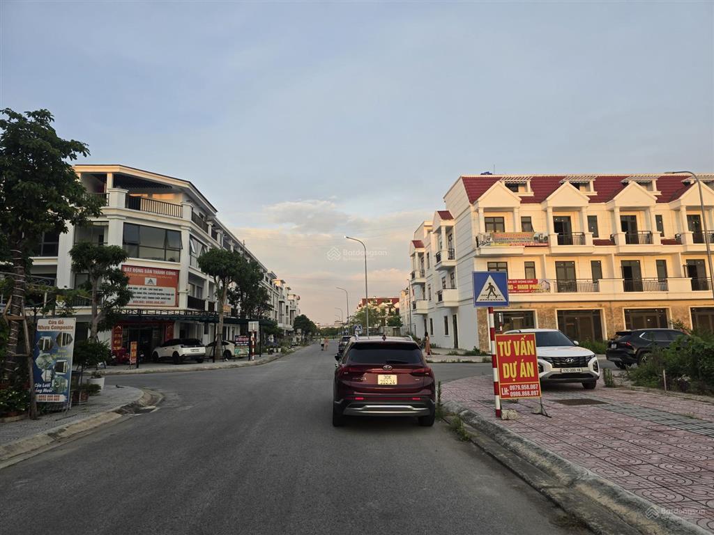 Chính chủ bán căn shophouse mặt 7 tòa chung cư , đường lớn nhất centa diamond sổ hồng lâu dài