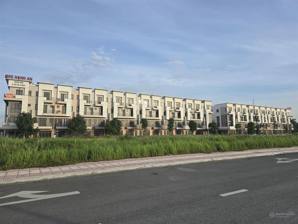 Chính chủ bán căn shophouse mặt 7 tòa chung cư , đường lớn nhất centa diamond sổ hồng lâu dài