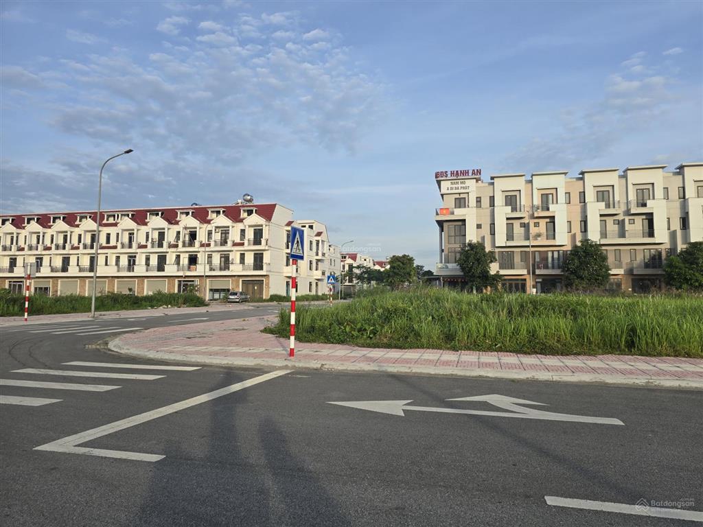 Chính chủ bán căn shophouse mặt 7 tòa chung cư , đường lớn nhất centa diamond sổ hồng lâu dài