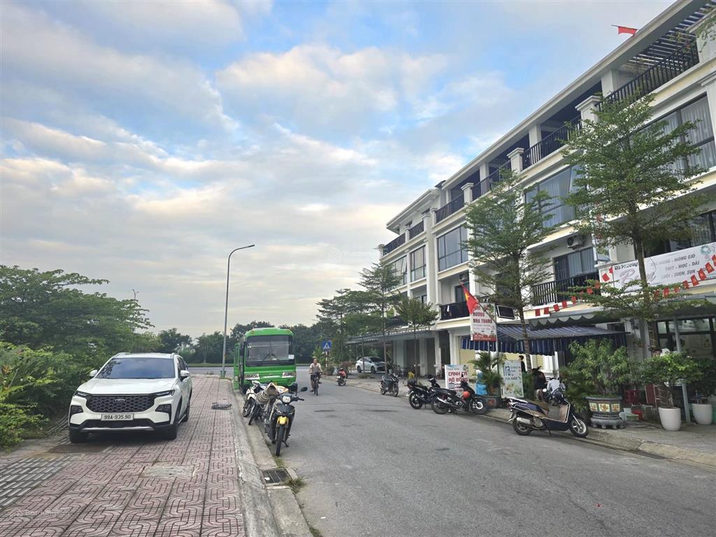 Bán căn shophouse trục chính chân đế chung cư áp góc view thoáng giá hơn 5 tỷ