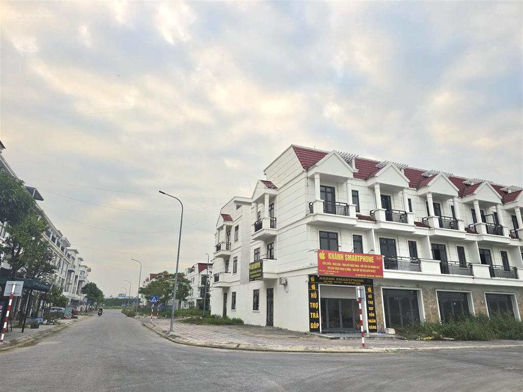 Bán căn shophouse trục chính chân đế chung cư áp góc view thoáng giá hơn 5 tỷ
