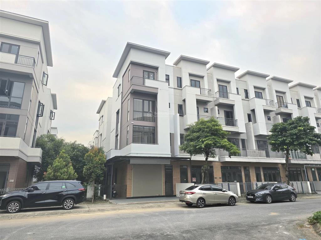 Bán căn shophouse trục chính chân đế chung cư áp góc view thoáng giá hơn 5 tỷ