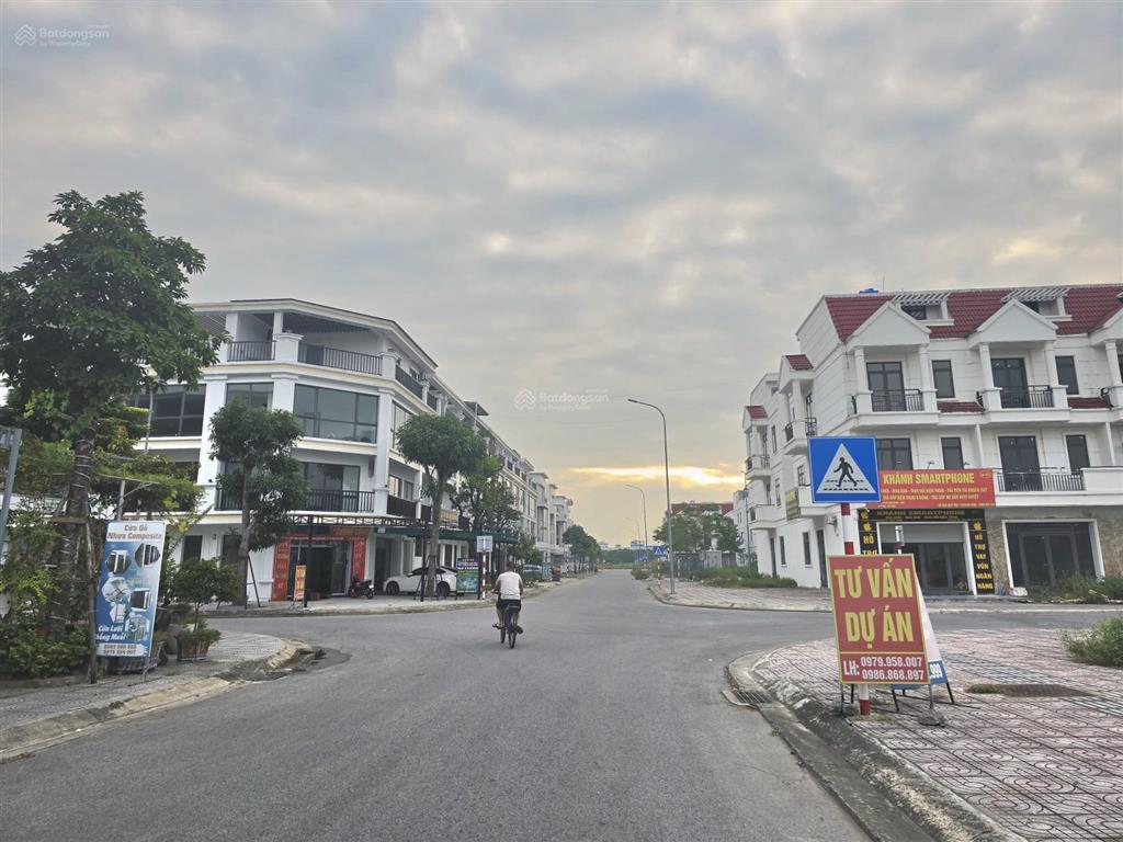 Bán căn shophouse trục chính chân đế chung cư áp góc view thoáng giá hơn 5 tỷ
