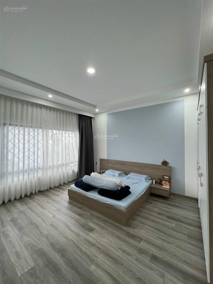 Chính chủ bán gấp nhà mặt tiền, hẻm xe container, 5x33m, 4pn, 3wc, 11,9 tỷ có sổ, tp. thủ đức, hcm