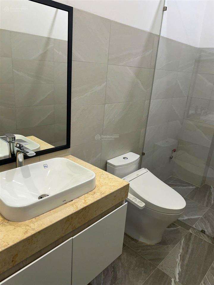 Chính chủ bán gấp nhà mặt tiền, hẻm xe container, 5x33m, 160m2, 4pn, 3wc, 11,9 tỷ có sổ, q9, hcm