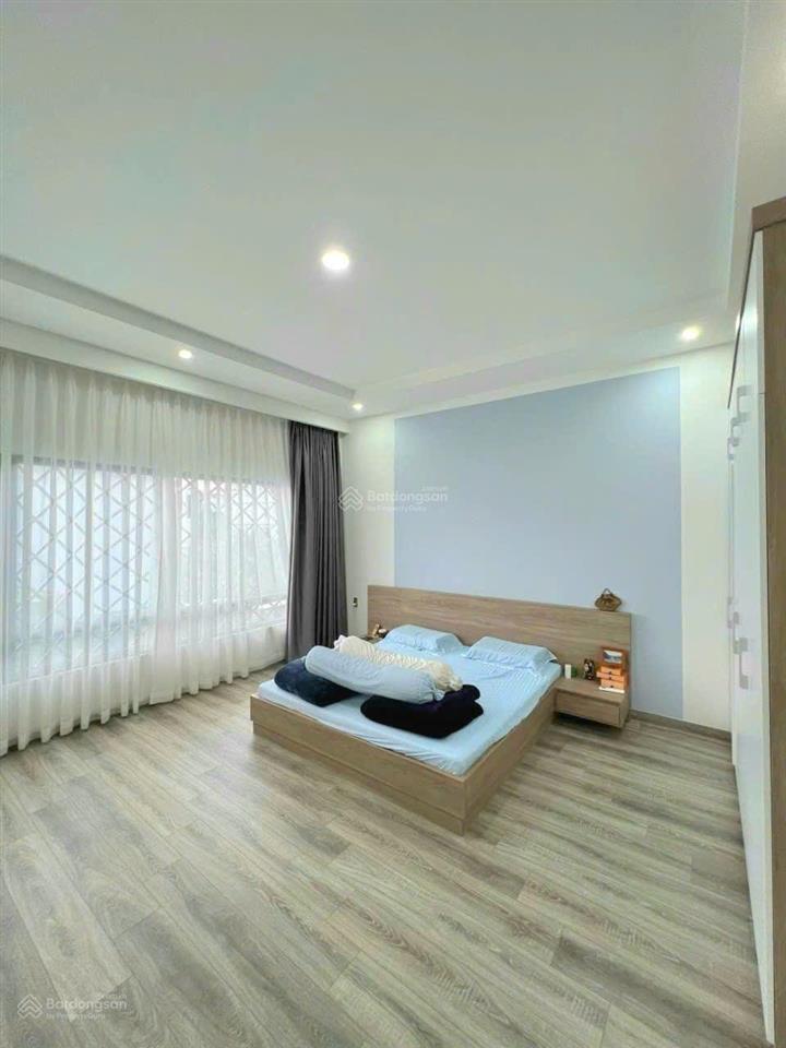 Chính chủ bán gấp nhà mặt tiền, hẻm xe container, 5x33m, 160m2, 4pn, 3wc, 11,9 tỷ có sổ, q9, hcm