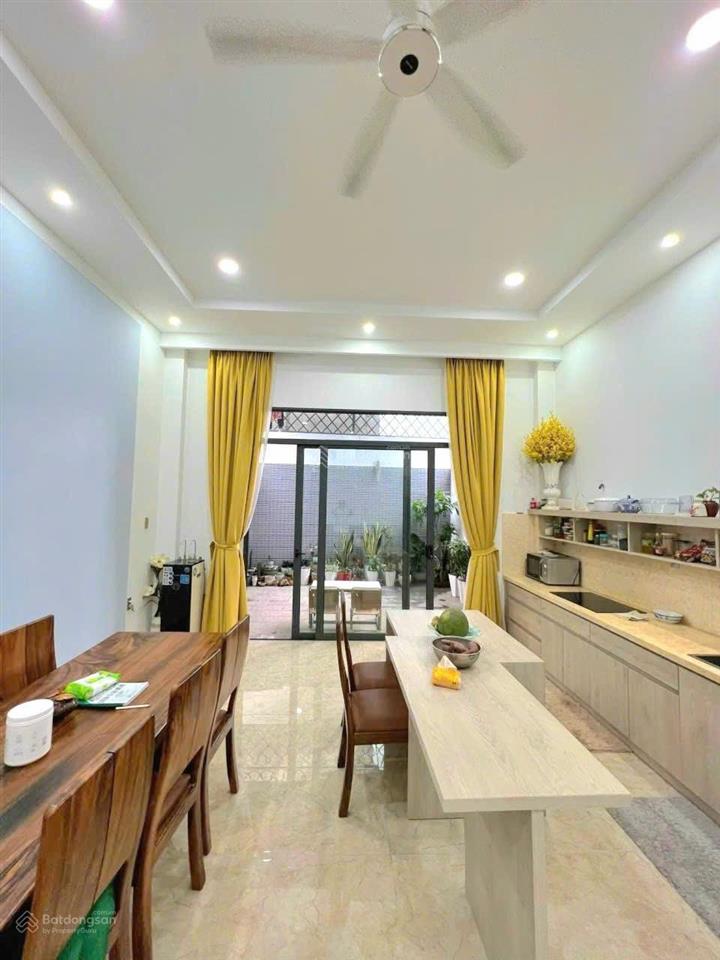 Chính chủ bán gấp nhà mặt tiền, hẻm xe container, 5x33m, 160m2, 4pn, 3wc, 11,9 tỷ có sổ, q9, hcm