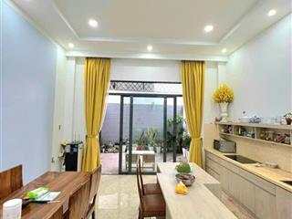 Chính chủ bán gấp nhà mặt tiền, hẻm xe container, 5x33m, 160m2, 4pn, 3wc, 11,9 tỷ có sổ, q9, hcm