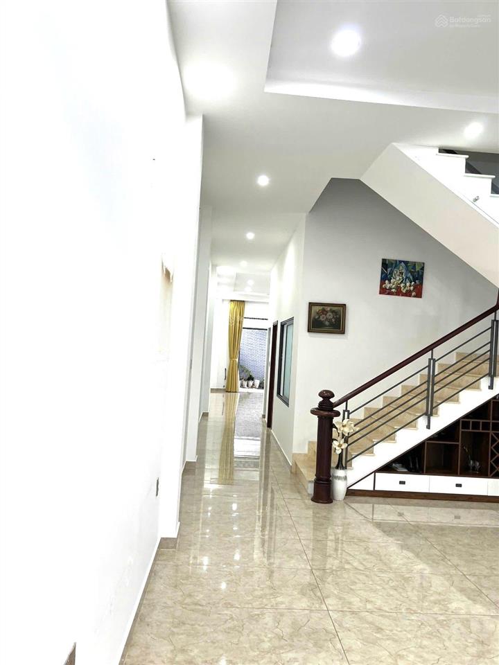 Chính chủ bán gấp nhà mặt tiền, hẻm xe container, 5x33m, 160m2, 4pn, 3wc, 11,9 tỷ có sổ, q9, hcm