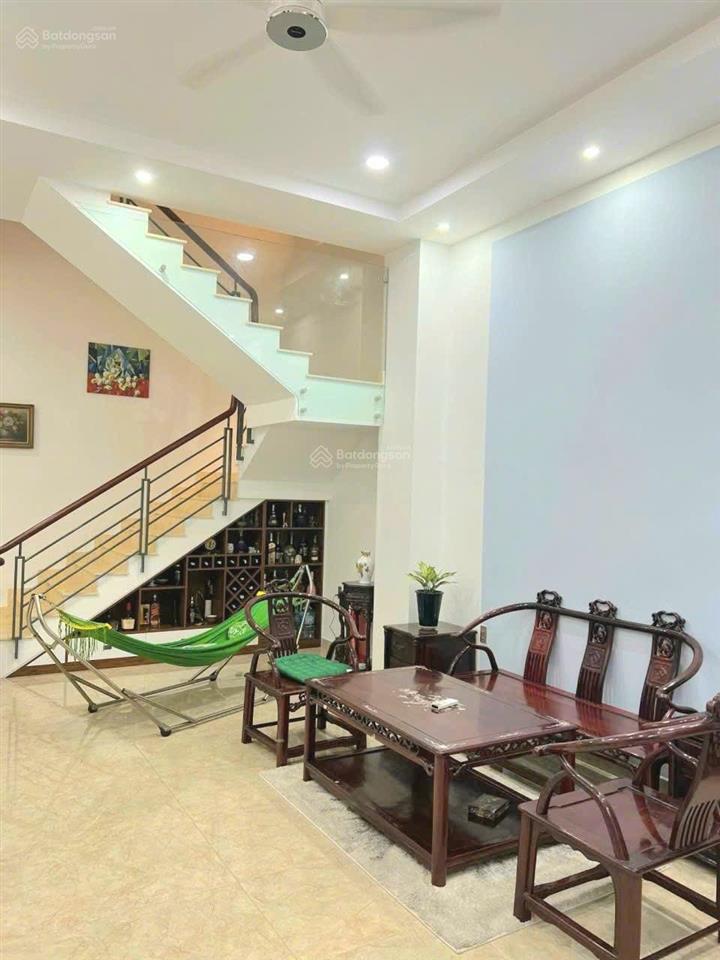 Chính chủ bán gấp nhà mặt tiền, hẻm xe container, 5x33m, 160m2, 4pn, 3wc, 11,9 tỷ có sổ, q9, hcm