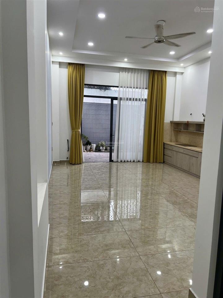 Chính chủ bán gấp nhà mặt tiền, hẻm xe container, 5x33m, 160m2, 4pn, 3wc, 11,9 tỷ có sổ, q9, hcm