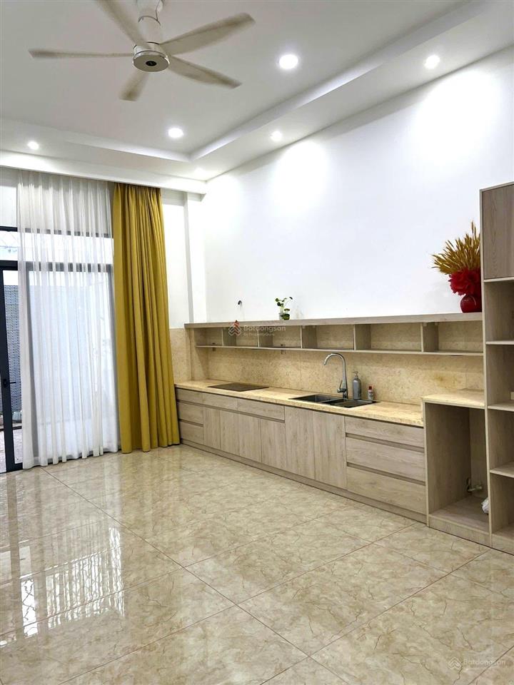 Chính chủ bán gấp nhà mặt tiền, hẻm xe container, 5x33m, 160m2, 4pn, 3wc, 11,9 tỷ có sổ, q9, hcm