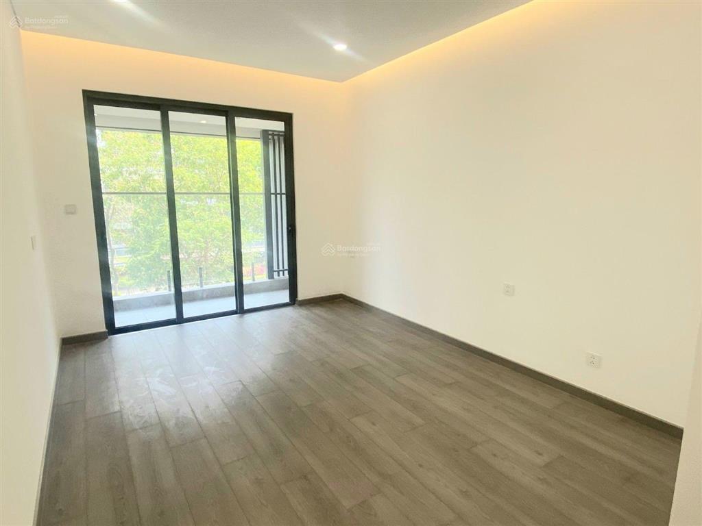 Cho thuê sky villa 2pn, 2wc, 160m2 xe hơi chạy lên tận nhà, giá 22tr/ tháng, ntcb celadon city