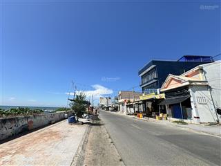 Bán nhà lô góc 2 mặt tiền đường thông thoáng  vị trí trung tâm ngay khu kinh doanh chính biển