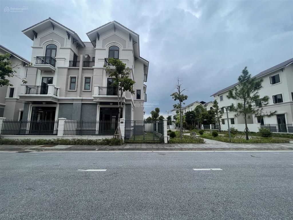 Chính chủ bán cặp góc btsl duy nhất centa city 270m2 sát vườn hoa giá tốt