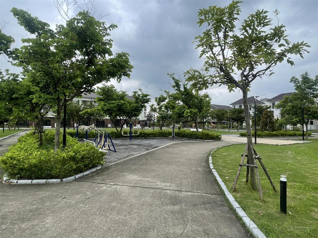 Chính chủ bán cặp góc btsl duy nhất centa city 270m2 sát vườn hoa giá tốt