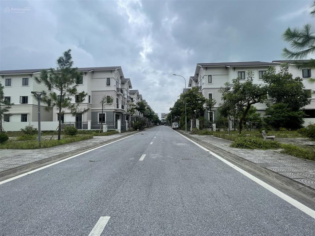 Chính chủ bán cặp góc btsl duy nhất centa city 270m2 sát vườn hoa giá tốt