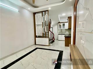 Cần bán căn nhà 30m2 x 5 tầng, bát khối  long biên, ngõ thông ô tô qua  4.95 tỷ